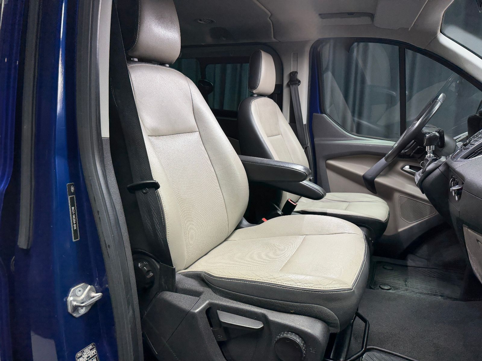 Fahrzeugabbildung Ford Tourneo Custom 300|AC|PDC|NAVI|8-SITZE