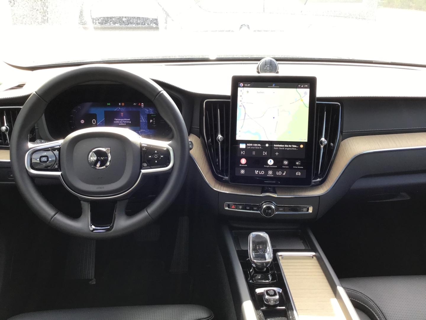 Volvo XC60 T8 Ultra Dark AWD PanoDach Cam Stdhzg.