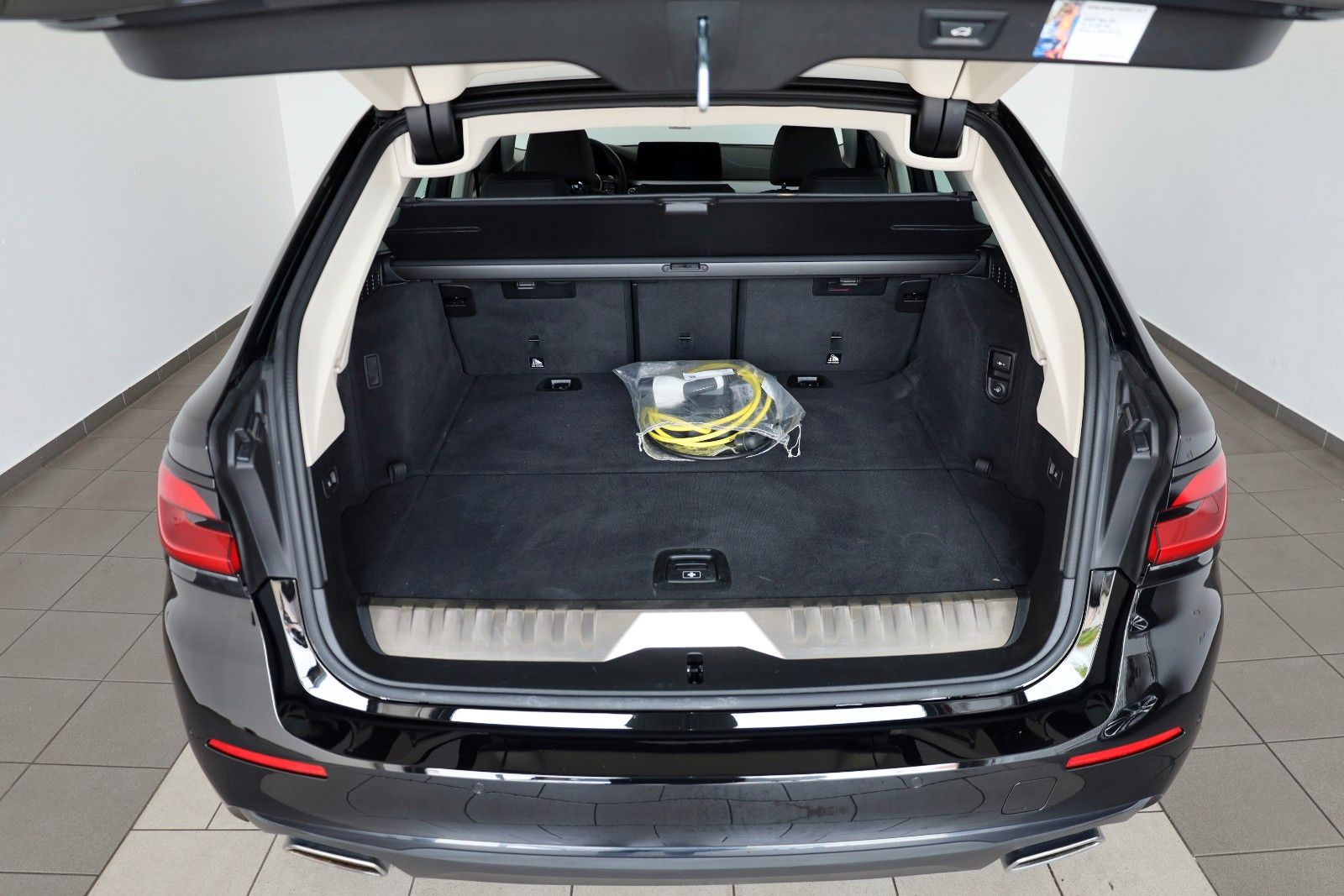 Fahrzeugabbildung BMW 530 e Touring,Leder,Navi,LED,SH,Kamera,HUD