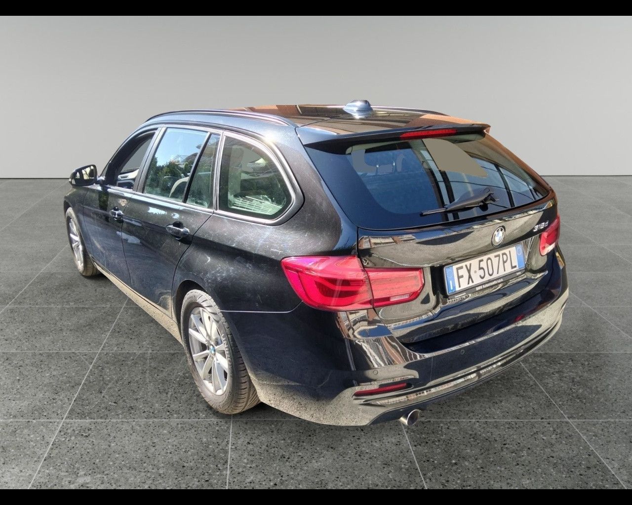 BMW Serie 3 (F30/31) - 318d Touring Business Adv imagem 2