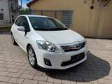 Toyota Auris Hybrid 1,8-l-VVT-i - Toyota Auris aus 2011 mit Benzin-Antrieb