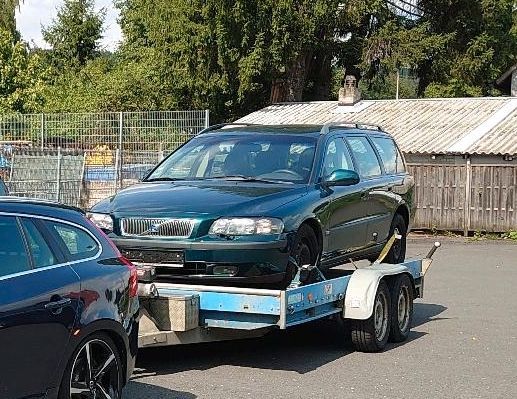 Volvo V70 II 2.4T / defekt / Schlachter