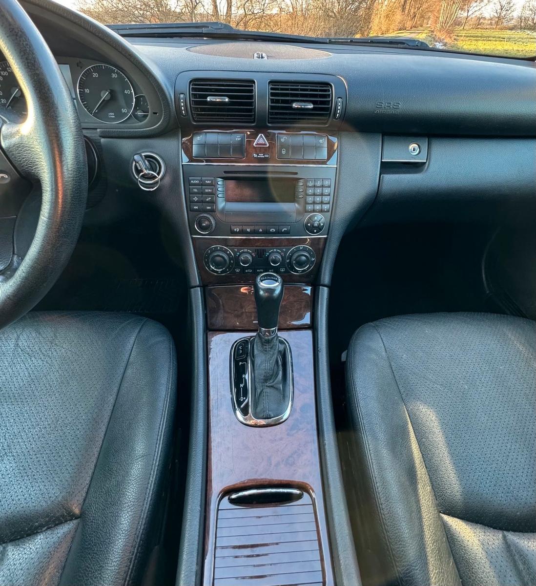 Mercedes-Benz C220 2005 — photo 11