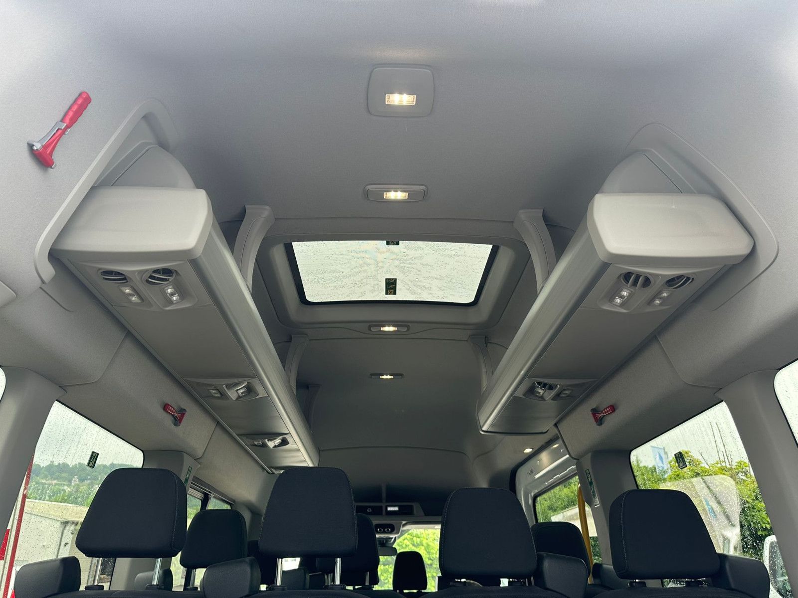 Fahrzeugabbildung Ford Transit 410 BUS L3H3 *12SITZE*ACC*SPUR*KAMERA*FS