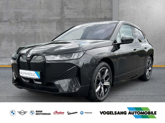 BMW iX xDrive45 0,25% Versteuerung AHK Soft-Close In