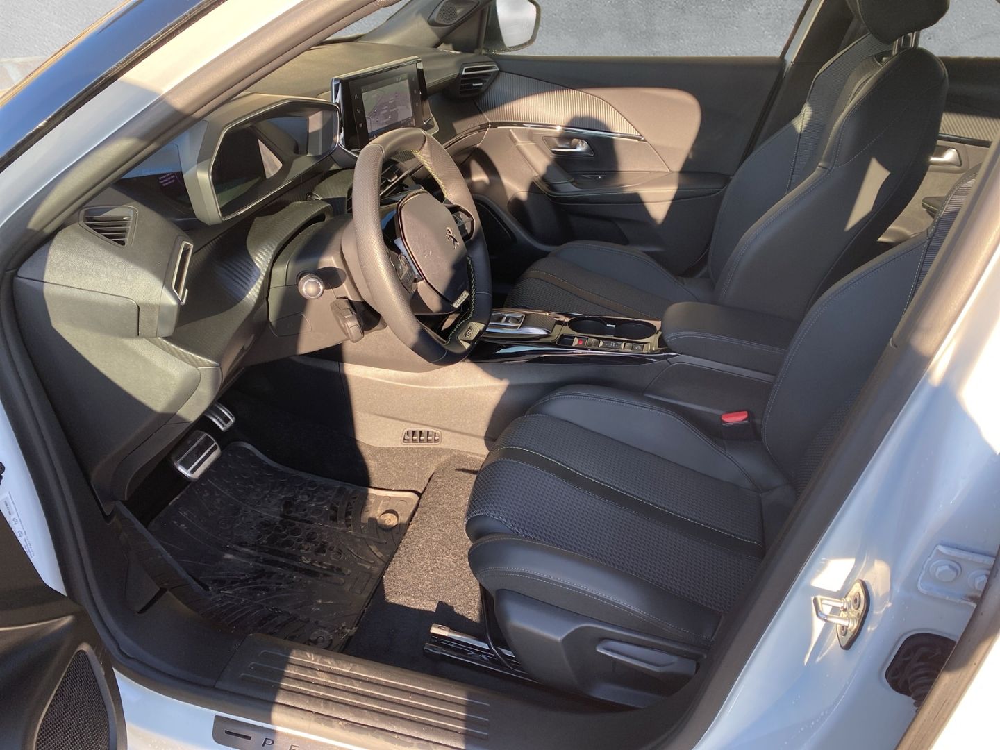 Fahrzeugabbildung Peugeot 2008 e- GT Elektromotor 136