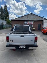 Ford Ranger - Ford Ranger mit Benzin-Antrieb