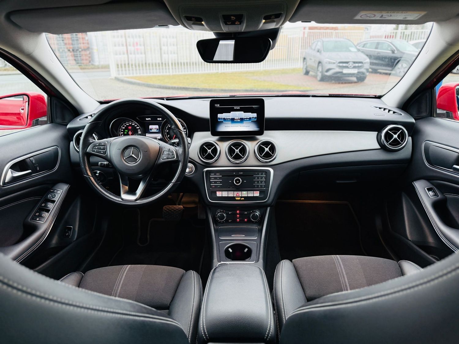 Fahrzeugabbildung Mercedes-Benz GLA 180 URBAN, Autom., Standh, LED, 360°, Navi,
