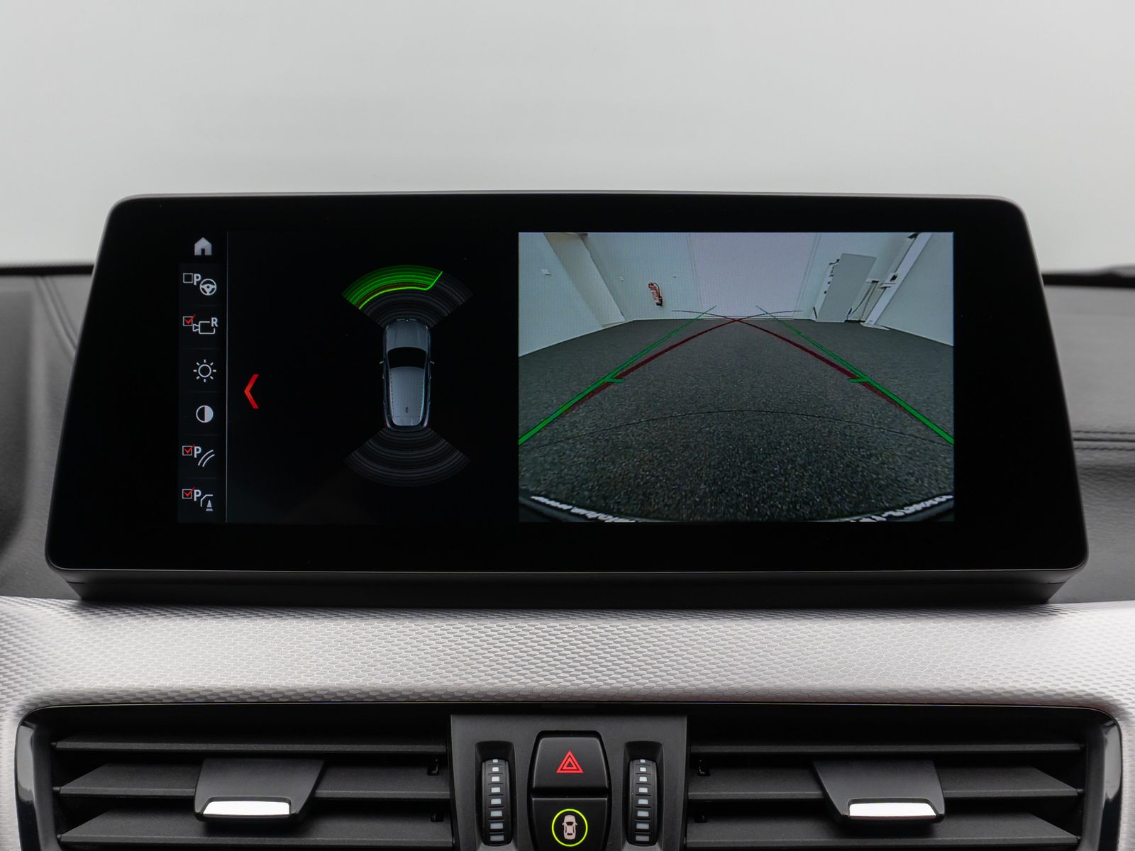 Fahrzeugabbildung BMW X2 sD18d M Sport Kamera HUD DAB HiFi Komfort 19"