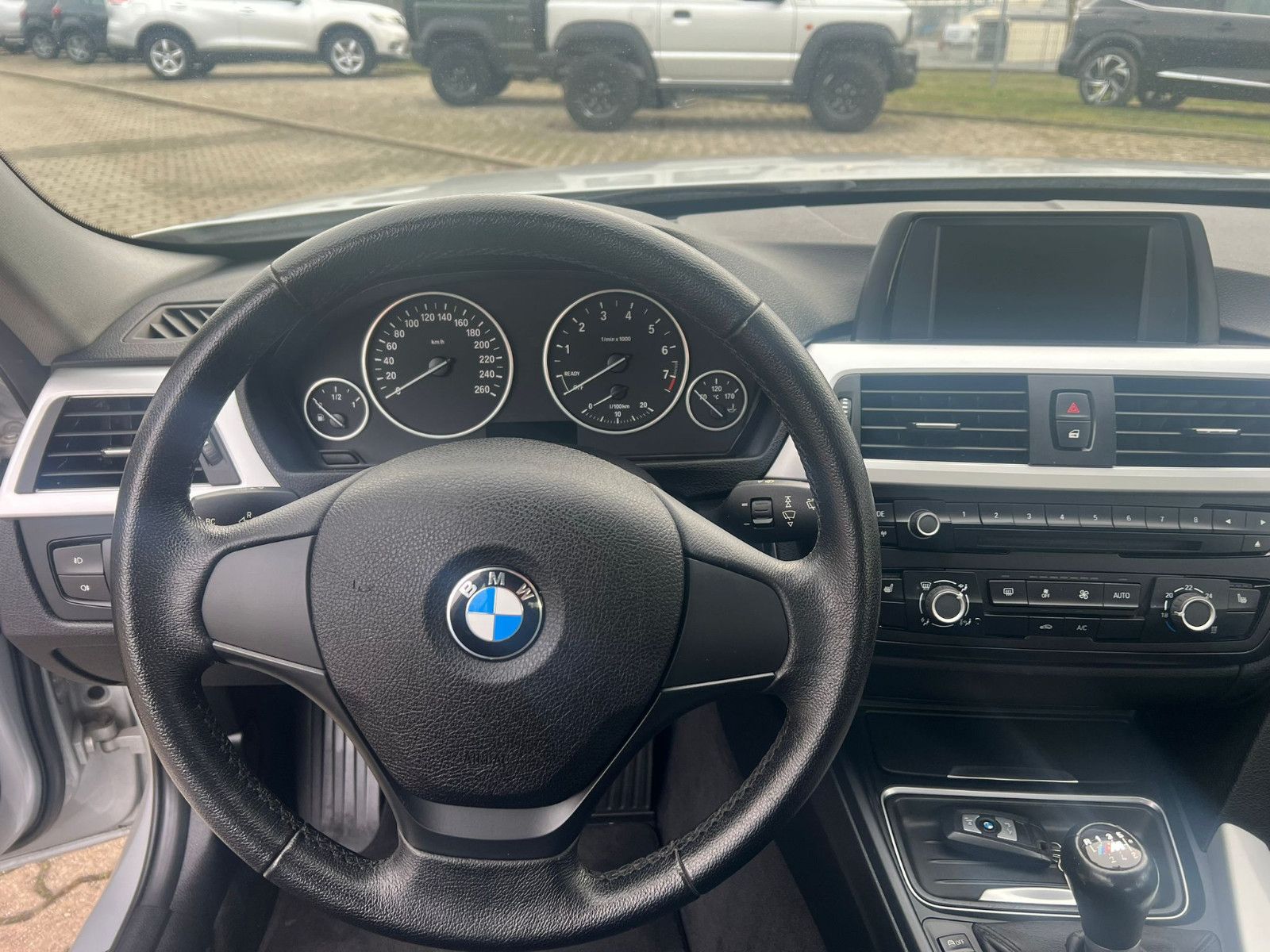 Fahrzeugabbildung BMW 316i F30 Limousine 1.6 KLIMA+XENON+SHZ+TÜV-NEU