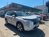 Mitsubishi Outlander 2.4 PHEV 4WD Top Pano,360°,LED - Mitsubishi Plug-in Hybrid Outlander in Duisburg