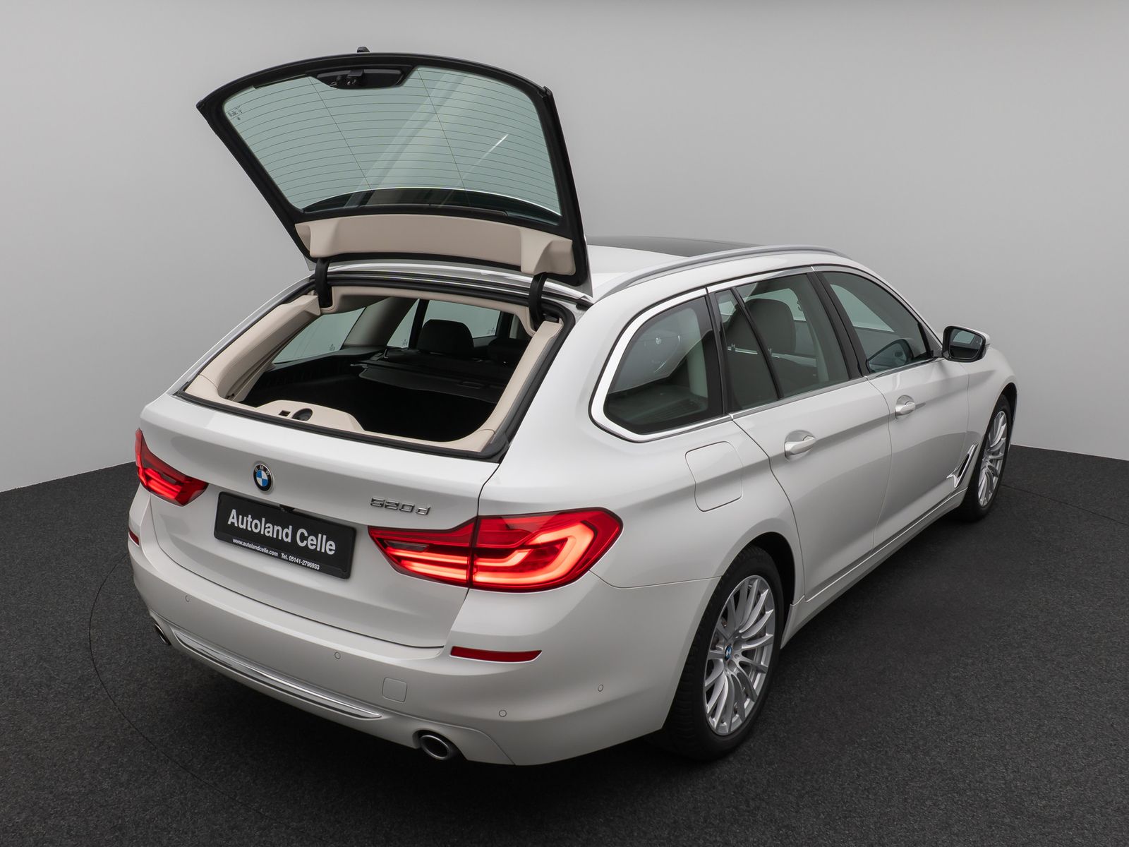 Fahrzeugabbildung BMW 520d Luxury Line Panorama Kamera HUD DAB HiFi