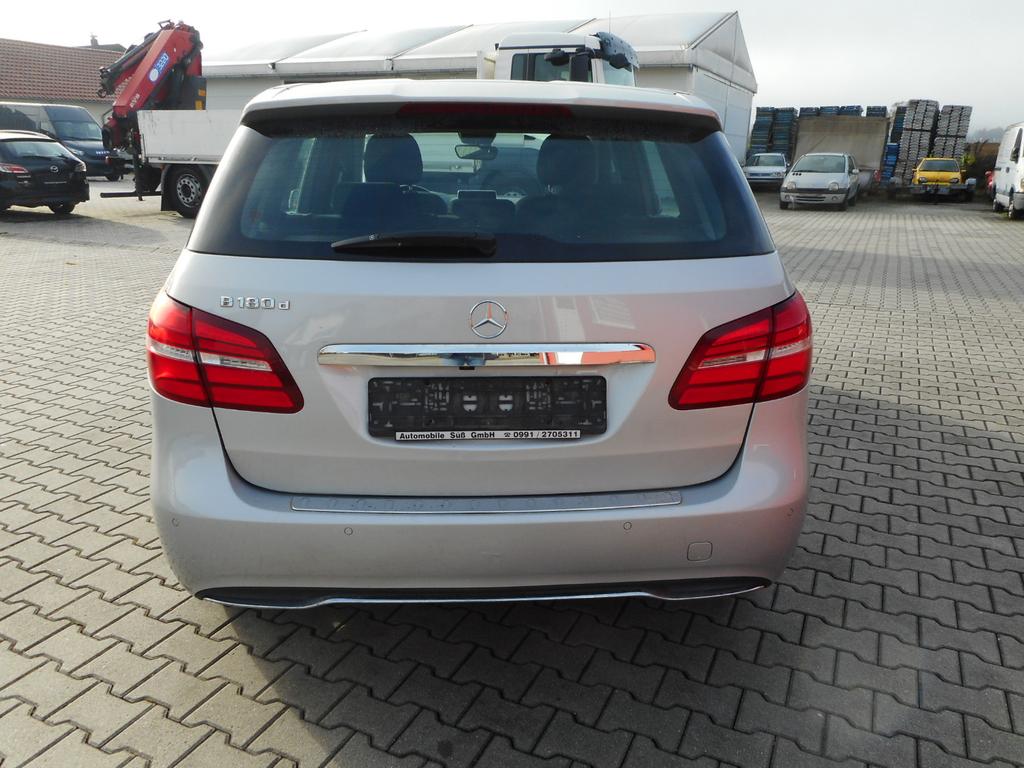 Mercedes-Benz B 180