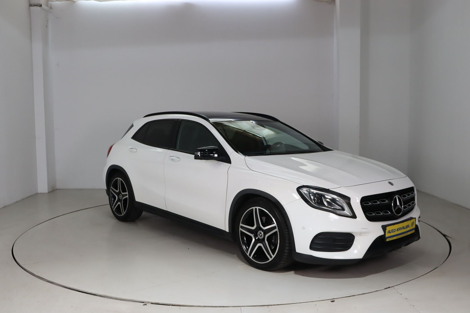 Fahrzeugabbildung Mercedes-Benz GLA 220 d AMG-line * LED * Navi * Pano