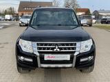 Mitsubishi Pajero 3.2 DI-D Top 2HD Xenon Scheckheft Leder - Mitsubishi Pajero in Bremen