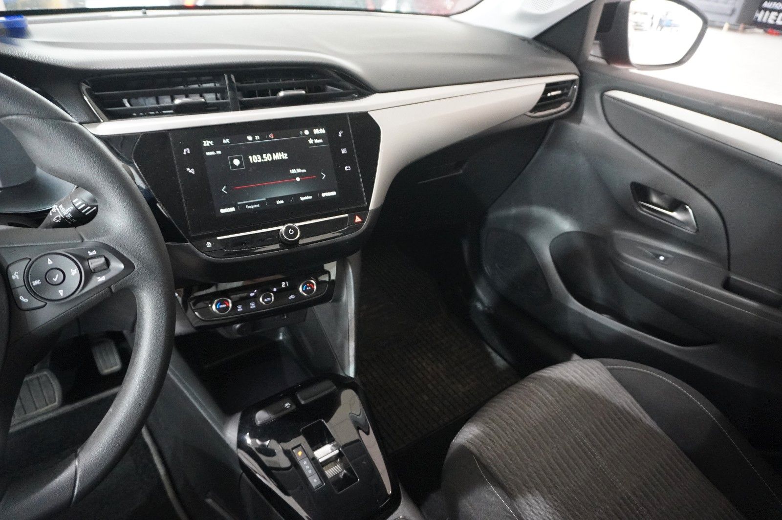 Fahrzeugabbildung Opel Corsa-e F EDITION 7KW NAVI/VIRT/TEMP/DAB/WÄRMEP.