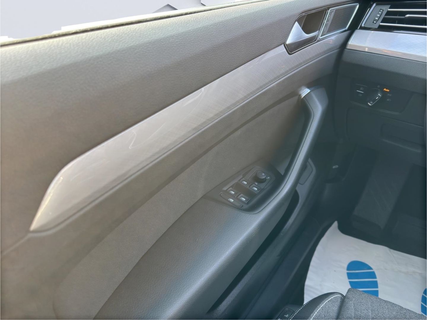 Passat Variant 2.0 TDI Business DSG 90kW LED AHZ