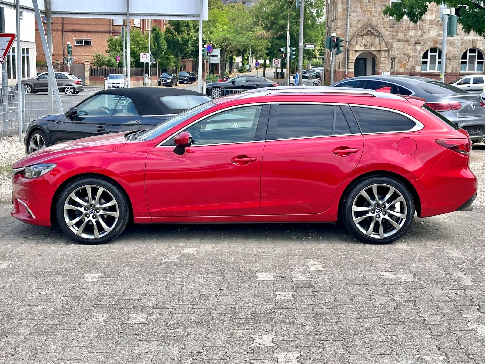 Fahrzeugabbildung Mazda 6 KOMBI SPORTS-LINE AWD ALLRAD*HEAD-UP*
