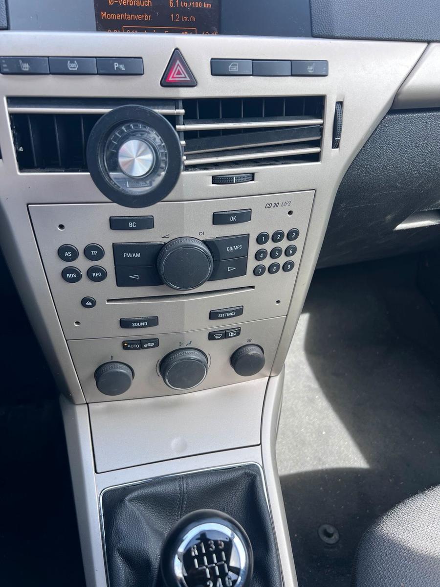 Opel Astra 2008 — photo 11