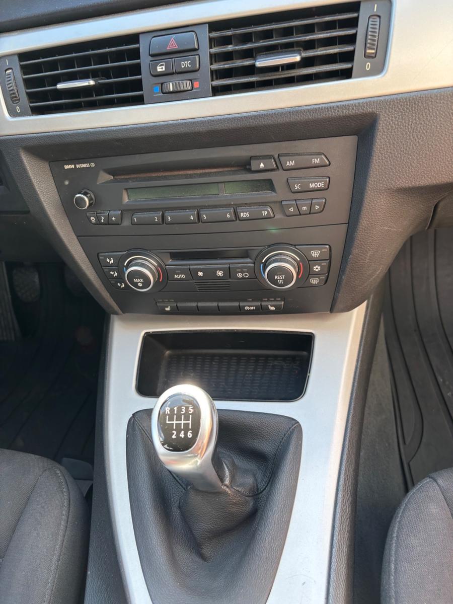 BMW 318 2009 — photo 8