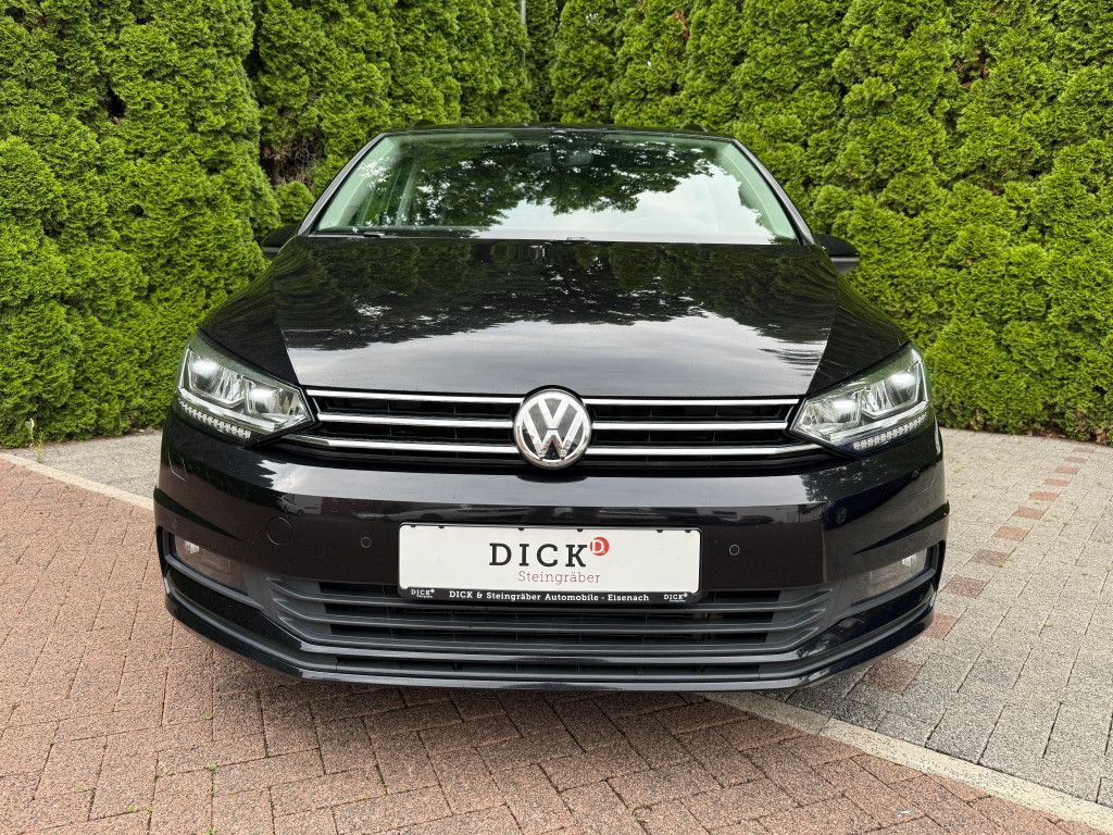 Fahrzeugabbildung Volkswagen Touran 2.0 TDI DSG Comfort LED+NAV+ACC+SHZ+CARPL