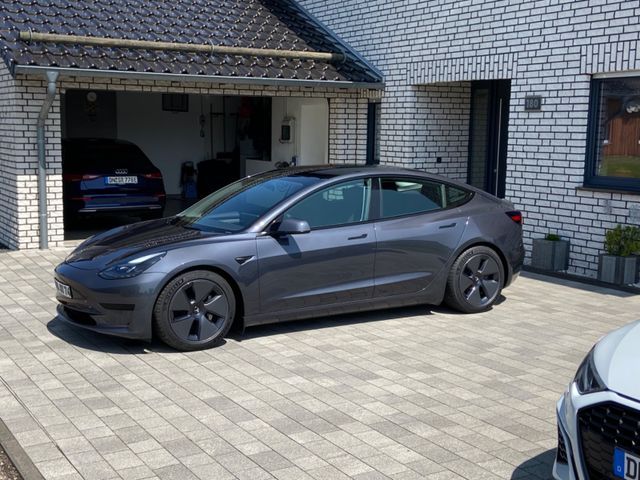 Tesla Model 3 Hinterradantrieb RWD RWD mit Koni Active