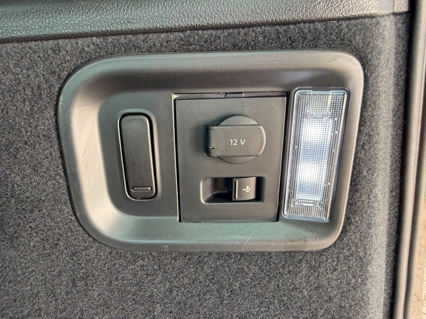 Fahrzeugabbildung Volkswagen Sharan Active Comfortline ACC SHZ Navi Dynau Bi-