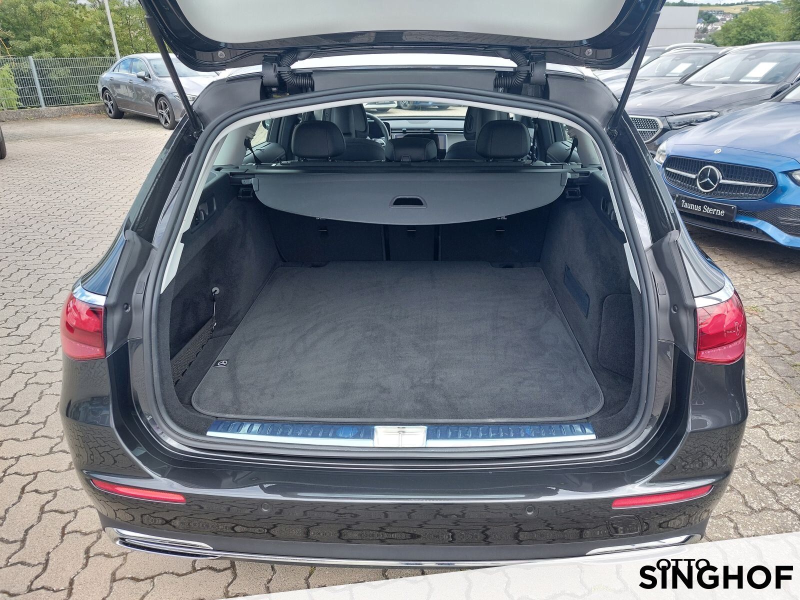 Fahrzeugabbildung Mercedes-Benz E 200 T Avantgarde +AHK+Distronic+Rü Kamera+LED+