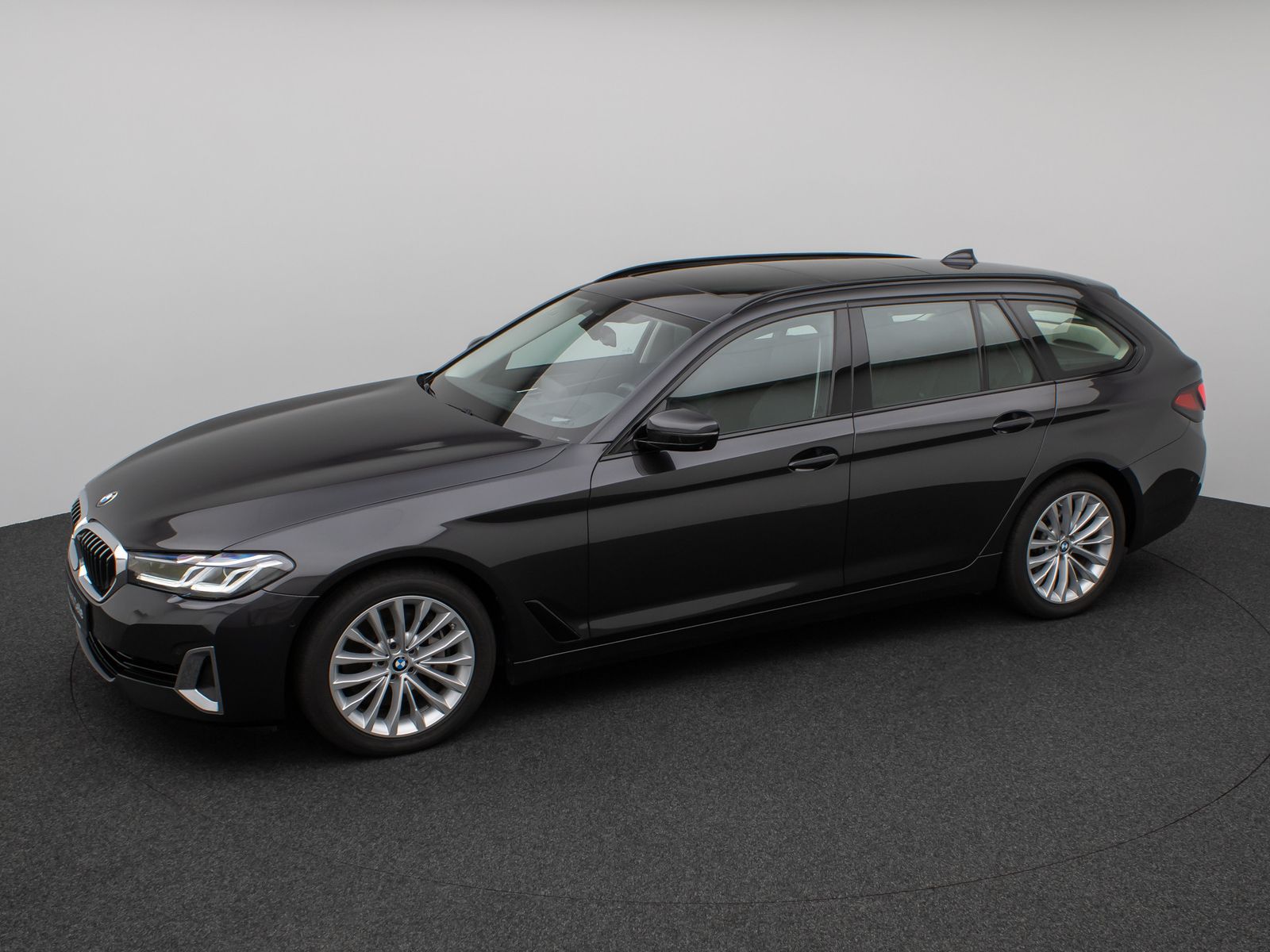 Fahrzeugabbildung BMW 530d xD  LuxuryLine Pano 360°HUD DAB H/K Massage