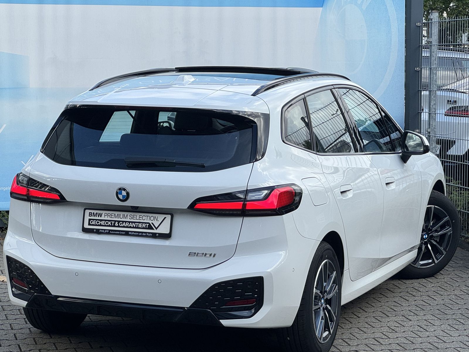 BMW 220i Active Tourer M Sport AHK PANO HuD DA 360° foto 3