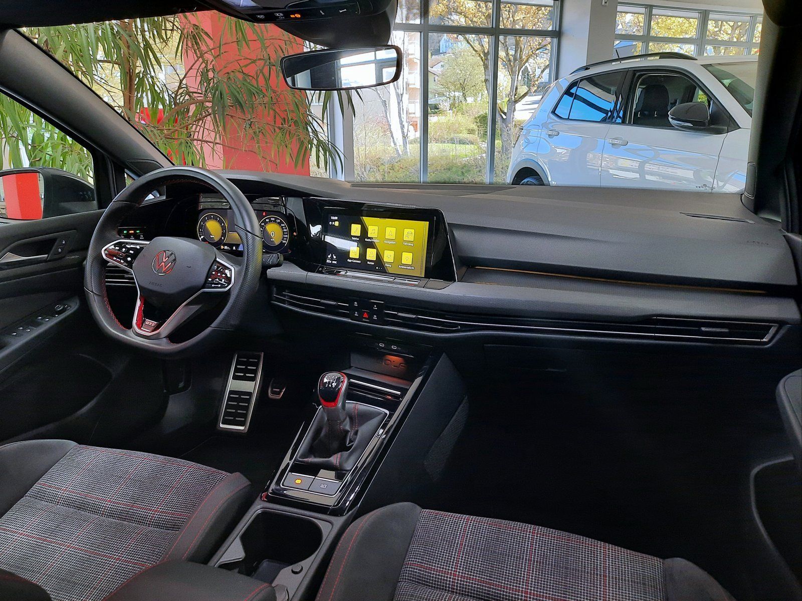 Fahrzeugabbildung Volkswagen Golf GTI *LED*PDC*Sitzhzg*App*ACC*DAB*LaneAssist