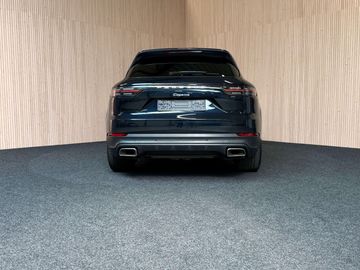 Porsche Cayenne - 4