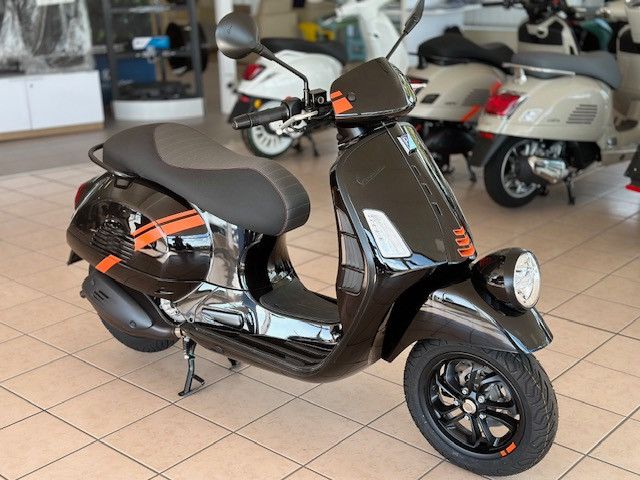 Vespa GTV 300 Schwarz Deutsches Modell