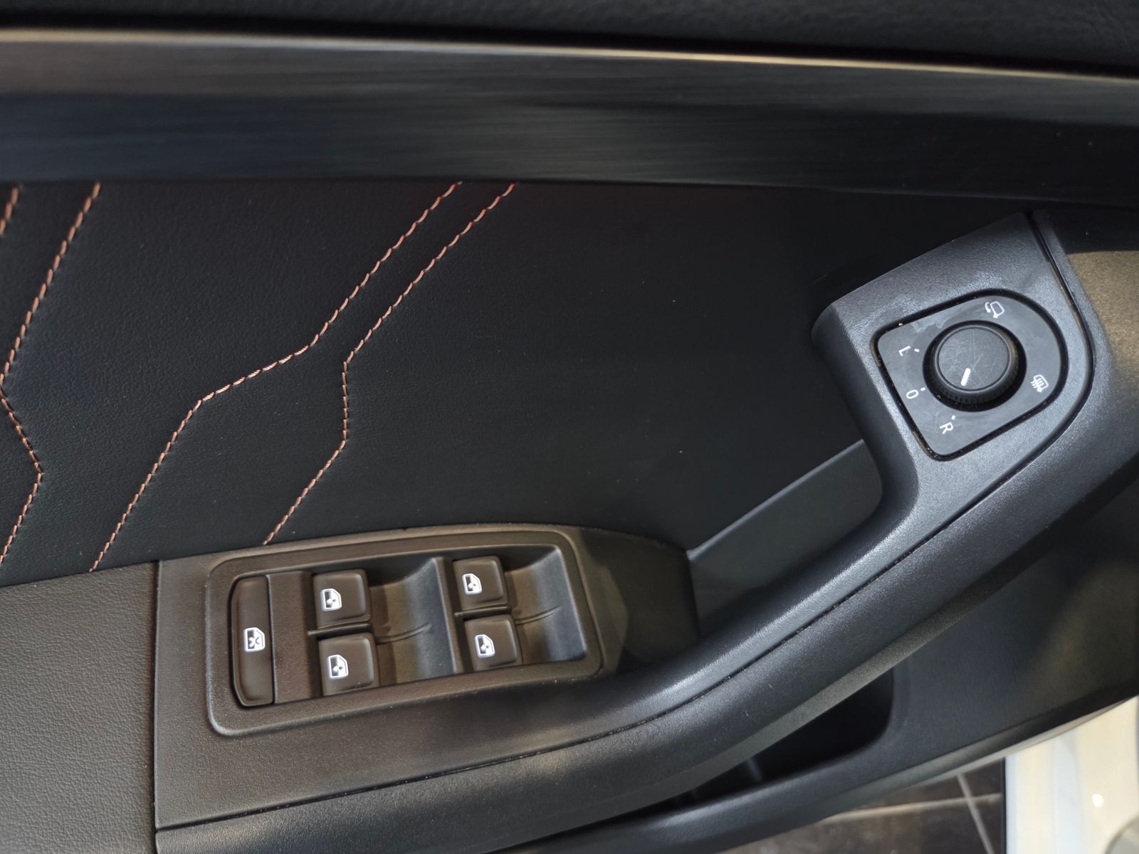 Fahrzeugabbildung CUPRA Ateca VZ 4Drive 360° el.HK LED NAV SHZ 19"