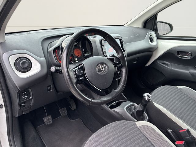 Toyota Aygo x-play club KameraKlimaAppleCarPlayTemp