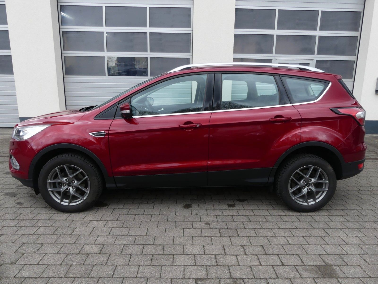 Fahrzeugabbildung Ford Kuga Titanium*Kamera*8-fach bereift