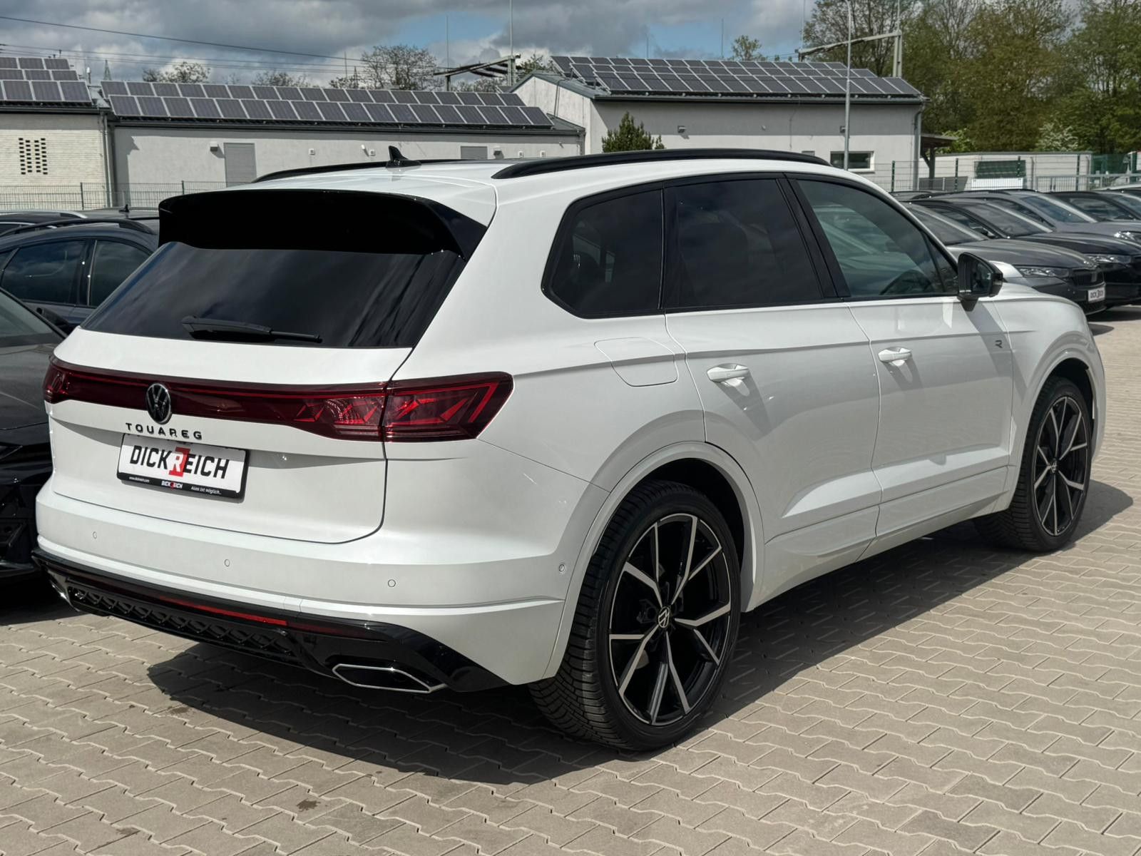 Fahrzeugabbildung Volkswagen Touareg 3.0TDI 4M R-Line VOLL Black 22" UPE 114T