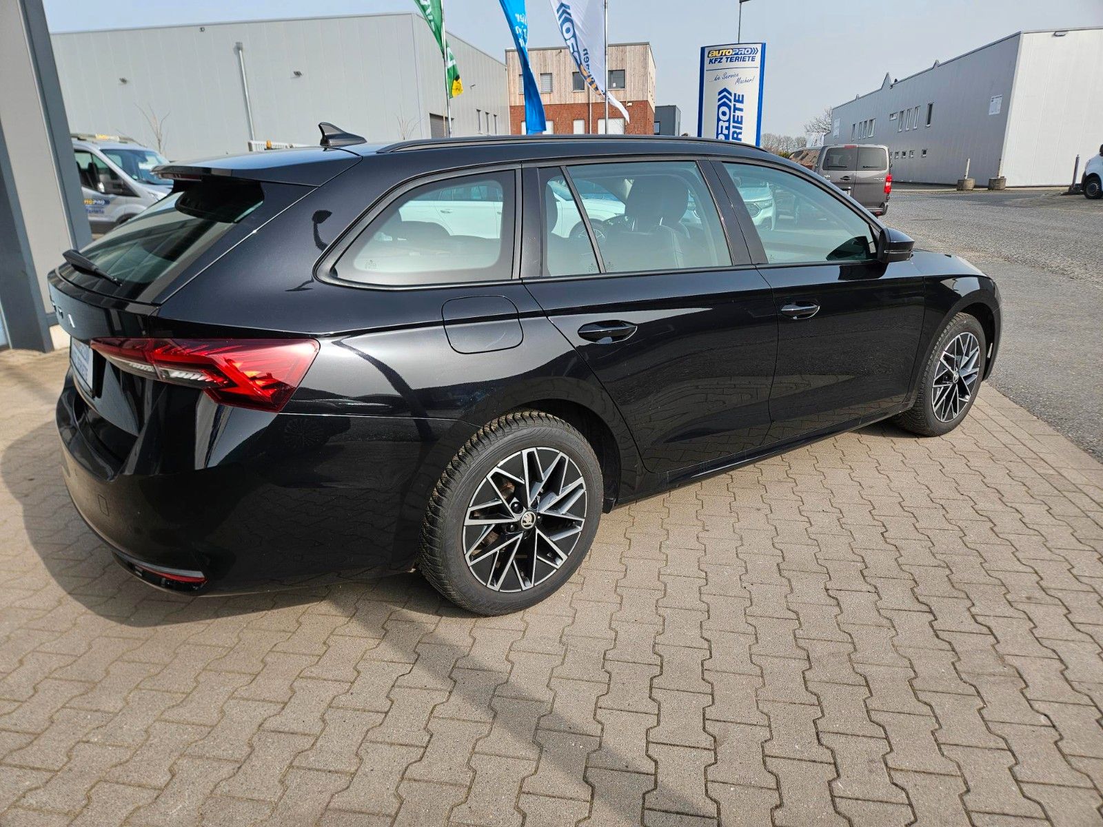 Skoda Octavia Combi 2.0 TDI 110 kW Selection ACC LED foto 4