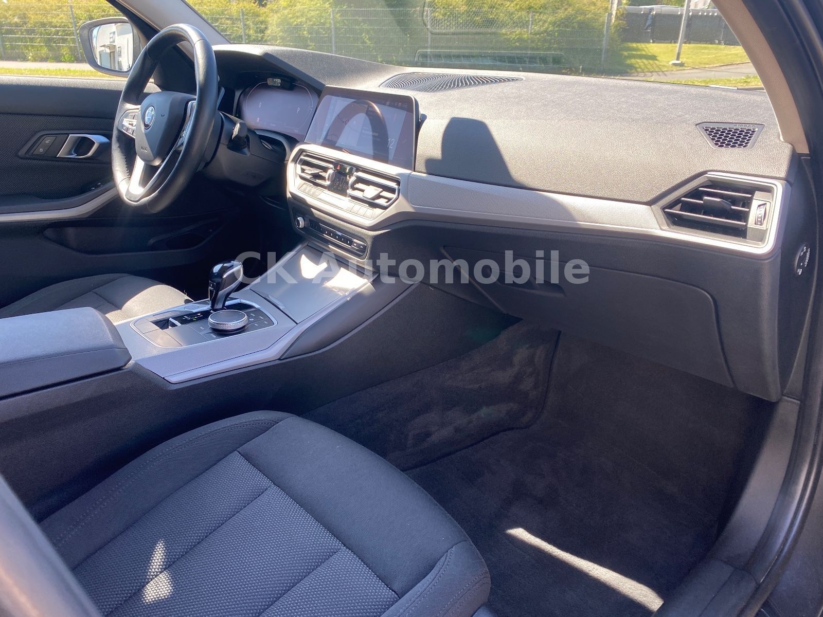 Fahrzeugabbildung BMW 318d Touring Advantage/LiveCockpit/Navi/Laser/AH