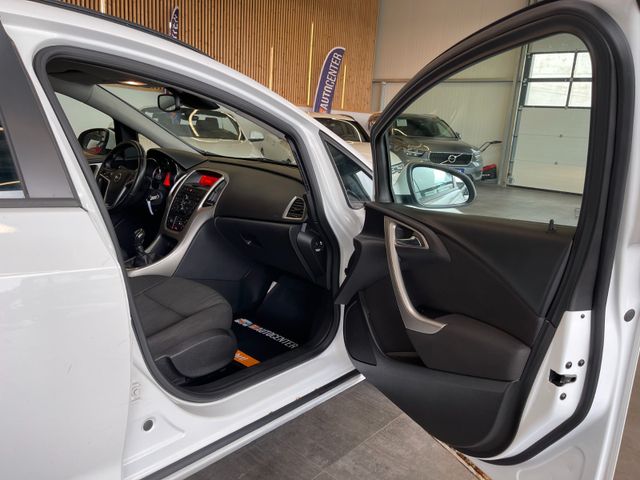 MYAUTOCENTER – Gebraucht- und Jahreswagen mit Werkstattservice in Pfaffenhofen Opel Astra J Sports Tourer Design Edition *PDC*Klima*