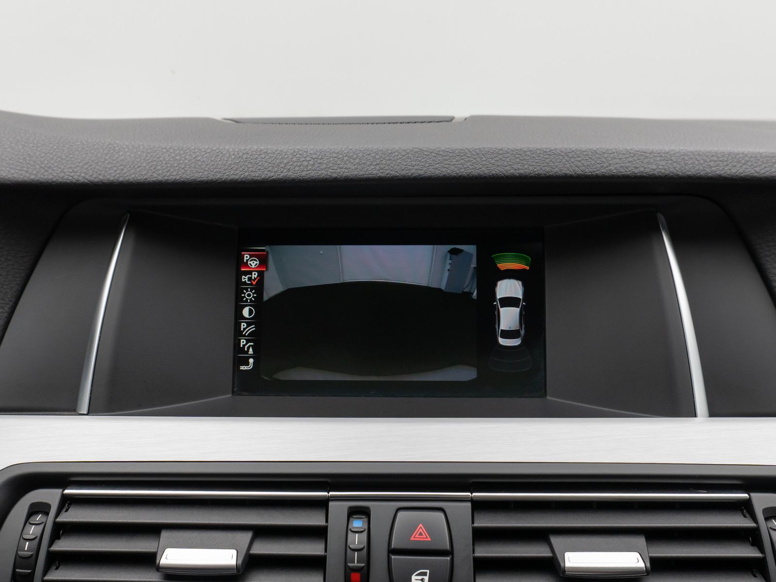 Fahrzeugabbildung BMW 520d Kamera Glasdach HUD HiFi Komfort Alarm AHK
