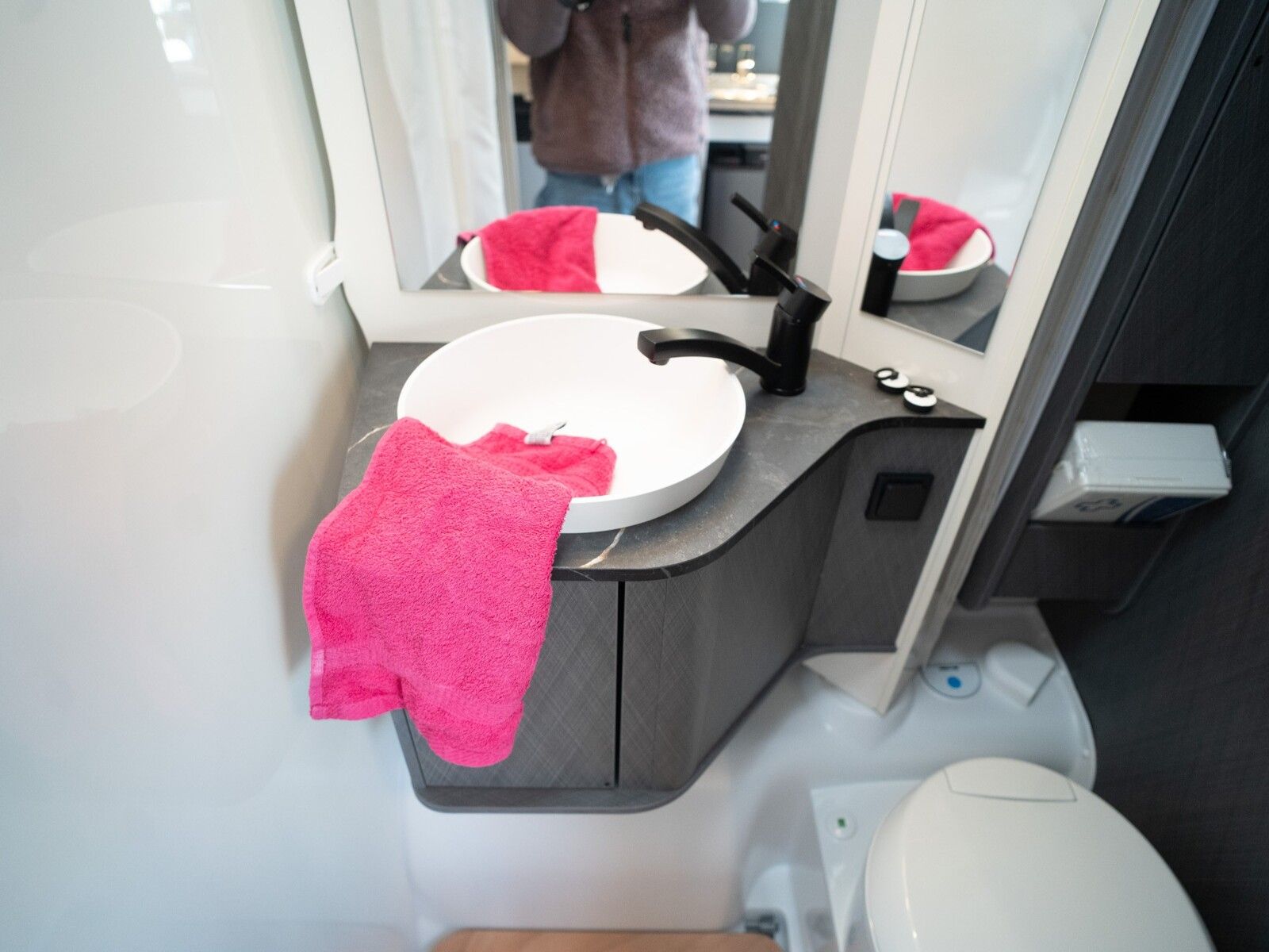 Fahrzeugabbildung Etrusco V Ford 6.6 SF Complete Selection, Dieselheizung