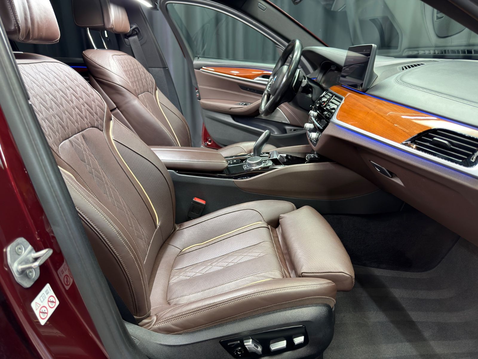 Fahrzeugabbildung BMW M550 i xDrive Limousine|INDIVIDUAL|LASER|H&K|HuD