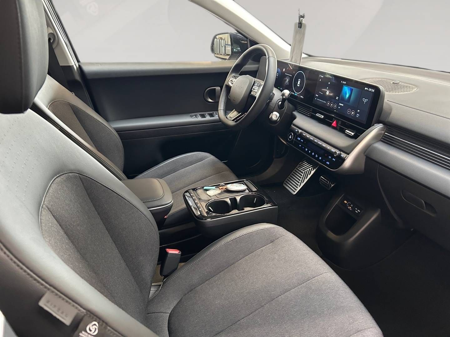 Fahrzeugabbildung Hyundai IONIQ 5 84 kWh (325 PS) 4WD TECHNIQ-Paket