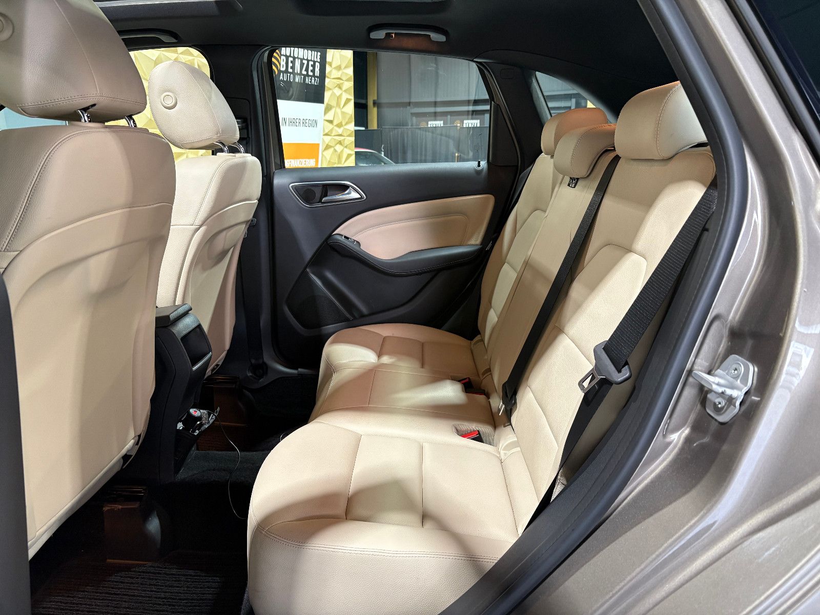 Fahrzeugabbildung Mercedes-Benz B 200/PANO/MEMORY/KLIMA/CAR-PLAY/2.HAND/KAMERA