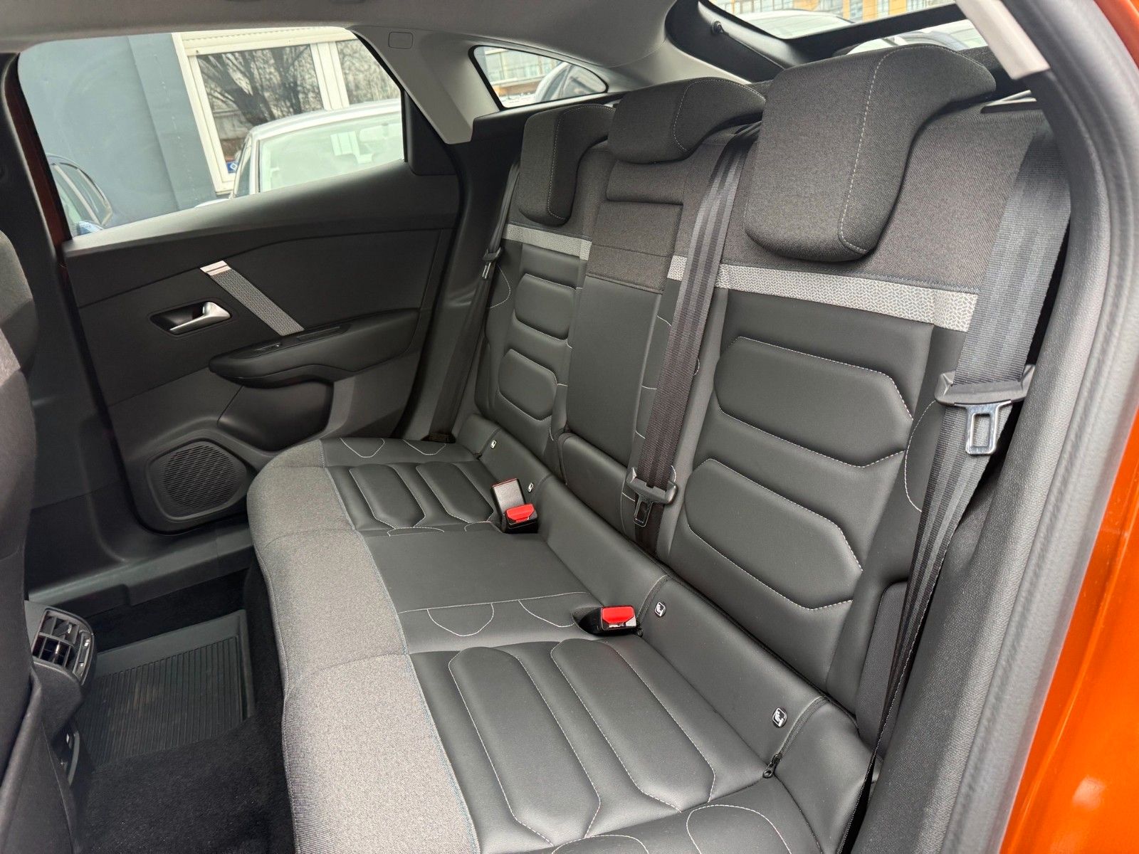 Fahrzeugabbildung Citroën C4 Lim. Shine -1.Hand-
