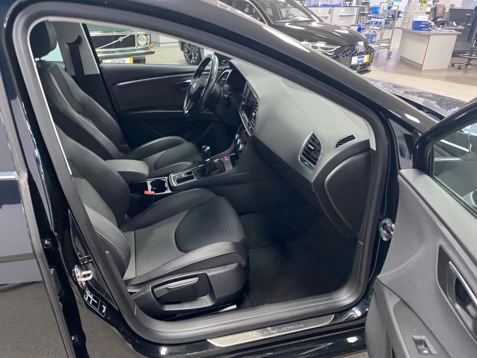 Fahrzeugabbildung SEAT Leon 1.4 TSI Start&Stop Xcellence+NAVI+LED+SHZ++