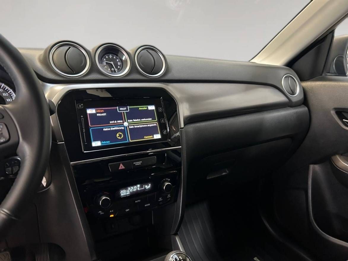 Fahrzeugabbildung Suzuki Vitara 1.4 Boosterjet Hybrid Comfort 'SHINKAI'