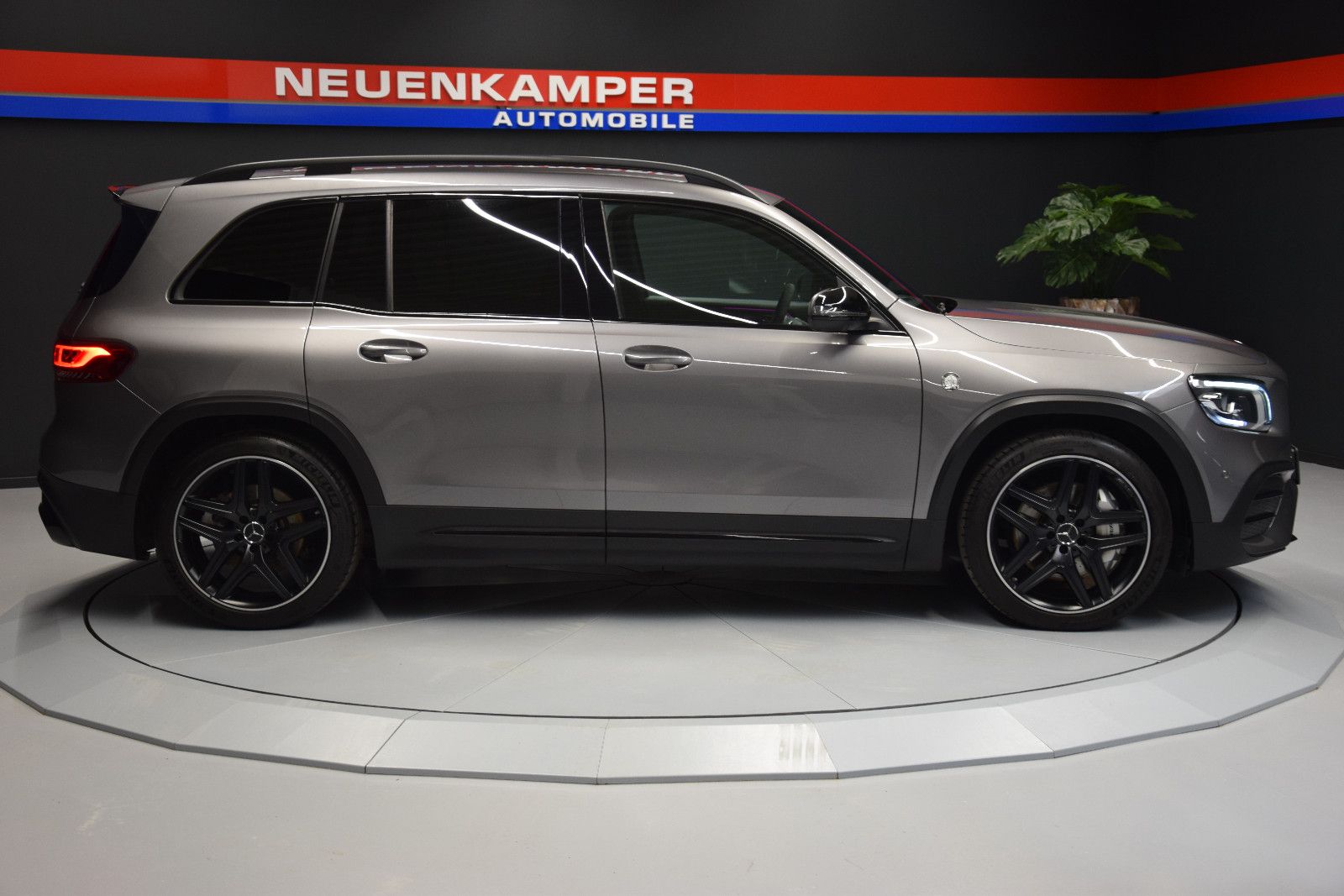 Fahrzeugabbildung Mercedes-Benz GLB 35 AMG 4Matic 360° MBUX Leder AHK Night Ambi