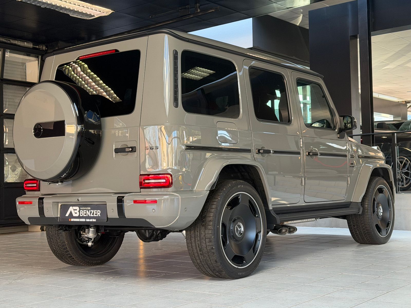 Fahrzeugabbildung Mercedes-Benz G 63 AMG/ A22/ FOND-TV/CARBON/RED/SUPERIOR/UNI